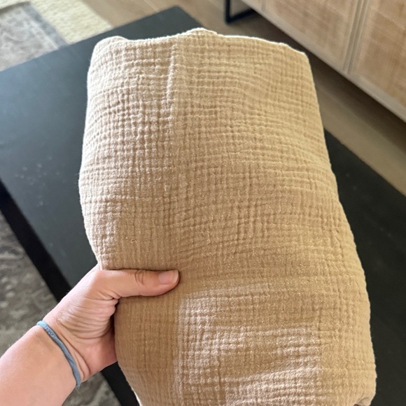 Set of Four Muslin blankets - Picture 2 of 4